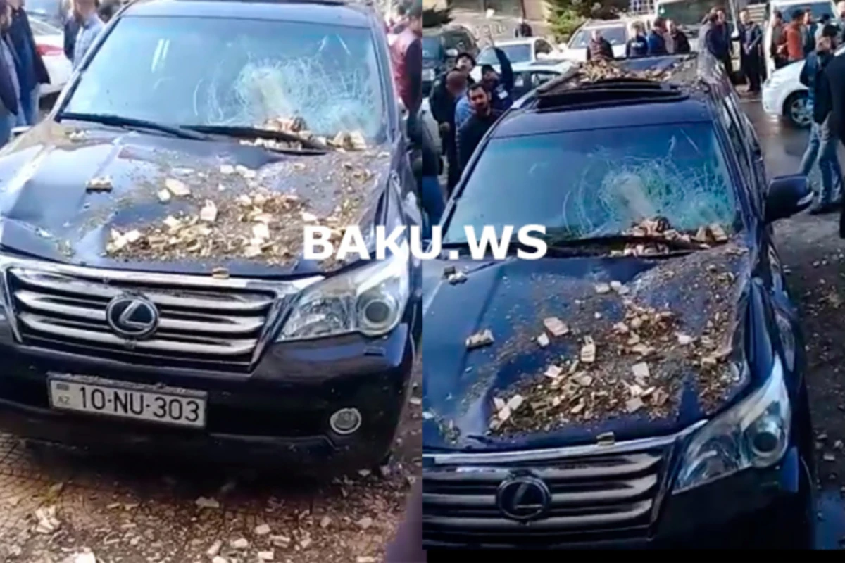 В Баку с 16-этажного здания на Lexus посыпалось 300 кирпичей (видео)