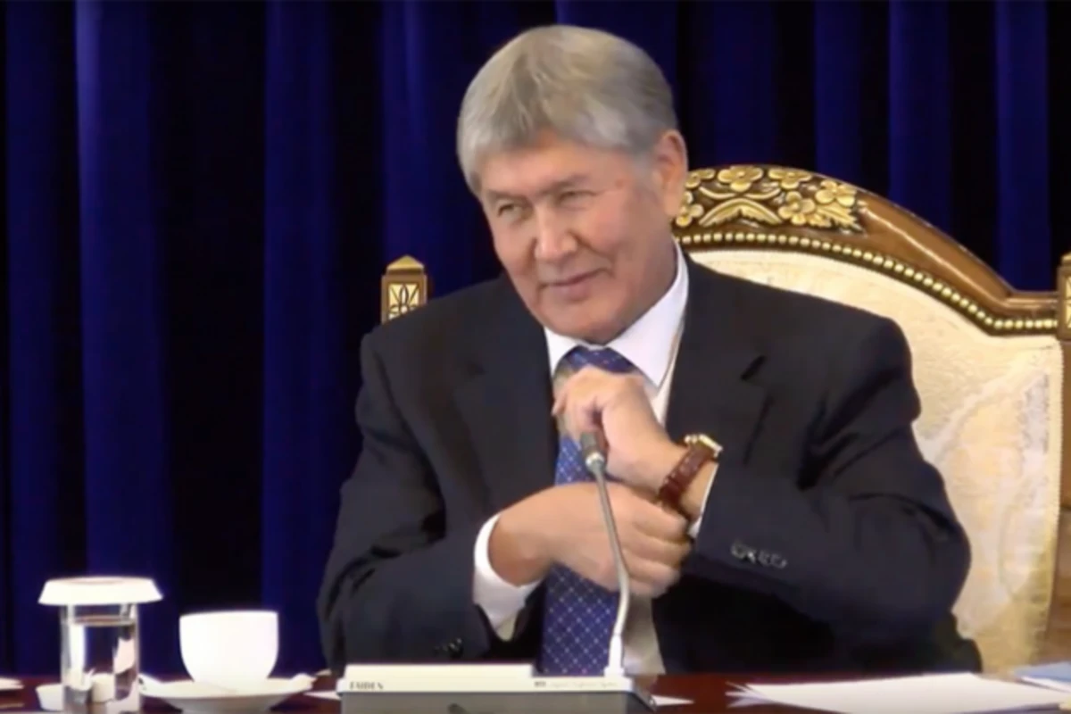 Президент о журналисте, забравшем его часы:  Хорошо, хоть не брюки попросил (видео)