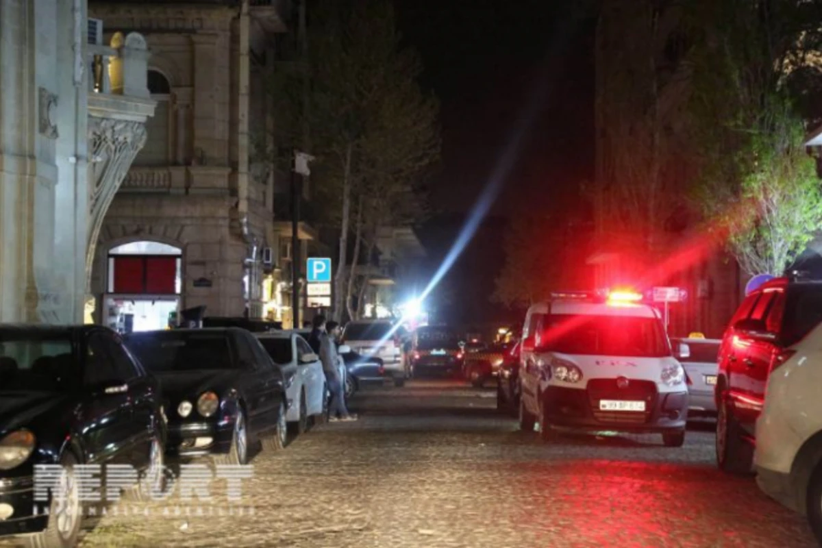 Bakıda kütləvi dava: Bıçaqlanan var Bakıda kütləvi dava: Bıçaqlanan var
