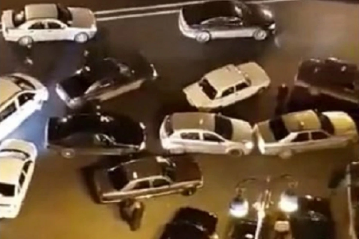 “Əhmədli” metrosunun qarşısında acınacaqlı vəziyyət – VİDEO