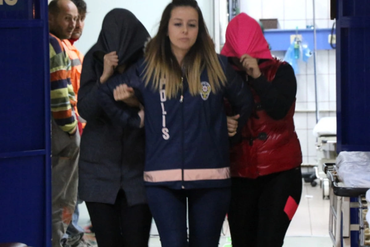 Azərbaycanlı fahişələr iş başında tutuldu (FOTO) Azərbaycanlı fahişələr iş başında tutuldu (FOTO)