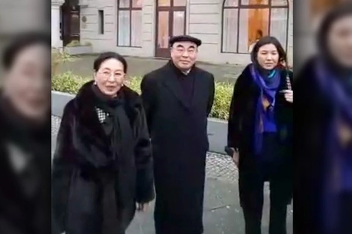 Бывшего президента Кыргызстана закидали яйцами (видео)