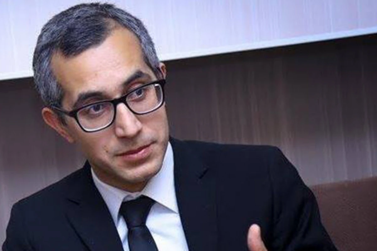 Qalmaqallı təhsil ekspertindən daha bir səs-küylü fikir: Ancaq yolmaq haqqında düşünürlər (FOTO)