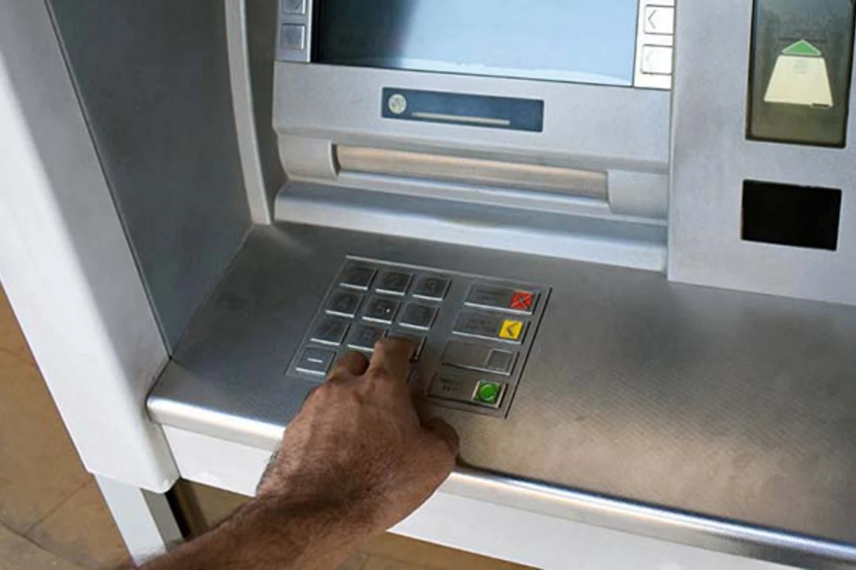 Azərbaycanda kişi bankomatdan yarım milyon pul oğurladı - Sensasion hadisə