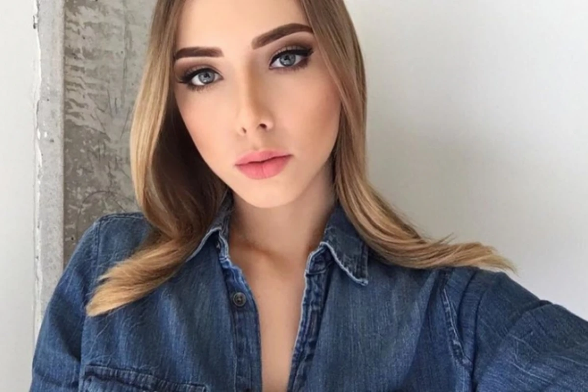 22-летняя дочь Эминема удивила поклонников соблазнительным снимком (фото) 22-летняя дочь Эминема удивила поклонников соблазнительным снимком (фото)
