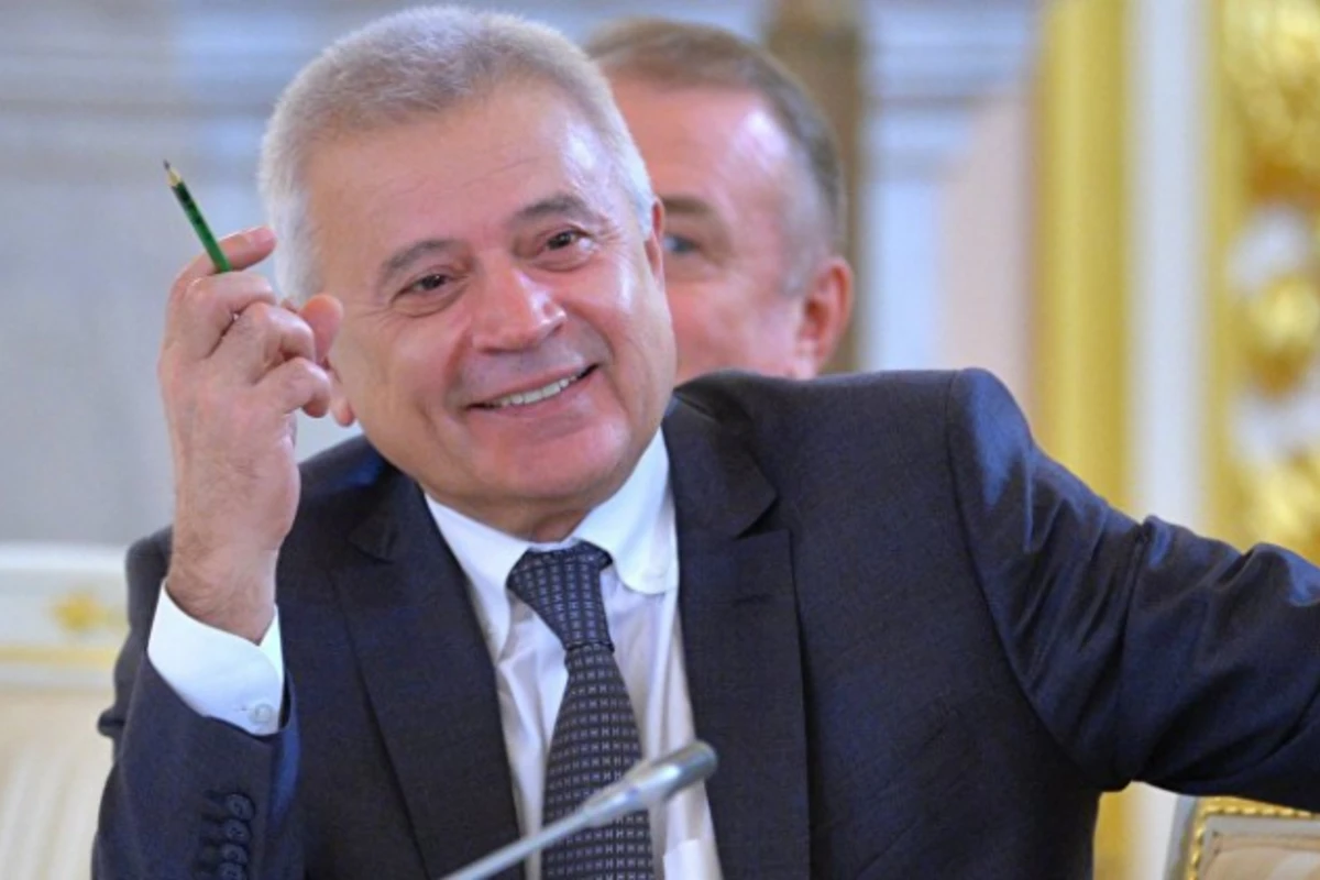 Vahid Ələkbərov Azərbaycanda bank alır