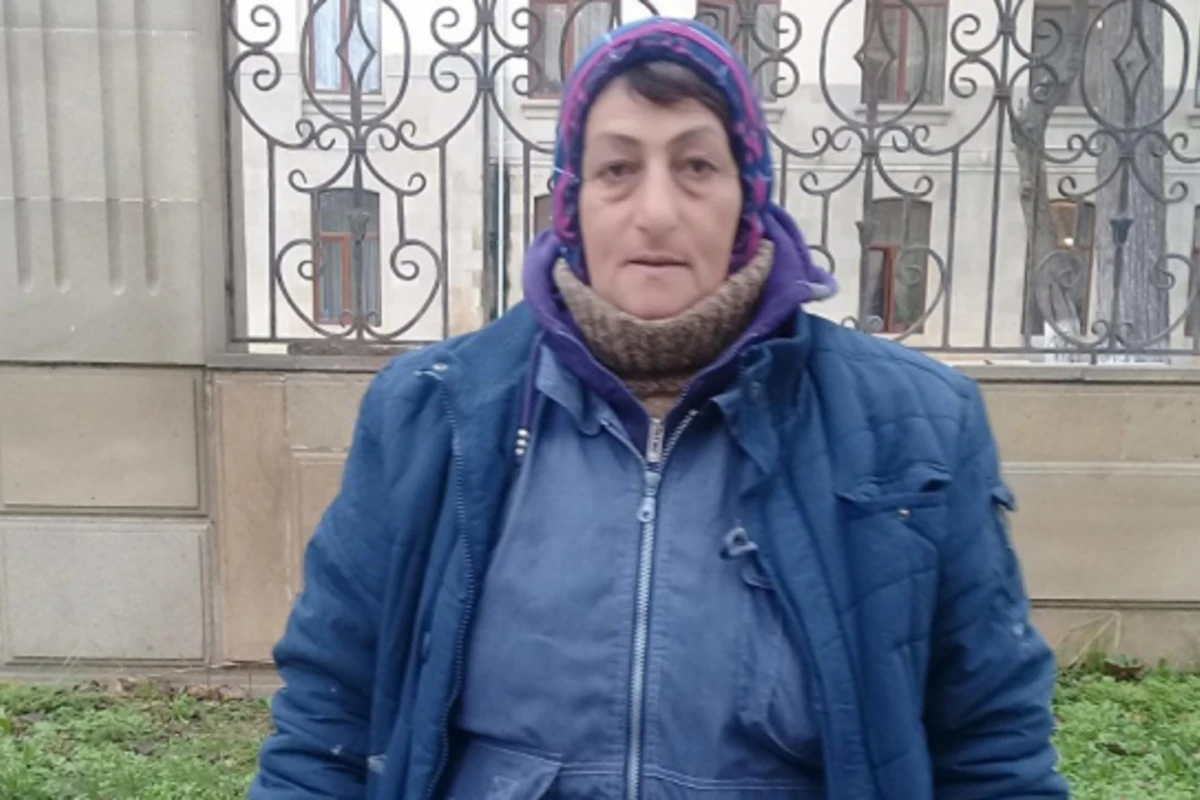 Потеряла всю семью в Карабахе и стала единственной женщиной-парковщицей в Баку (фото)