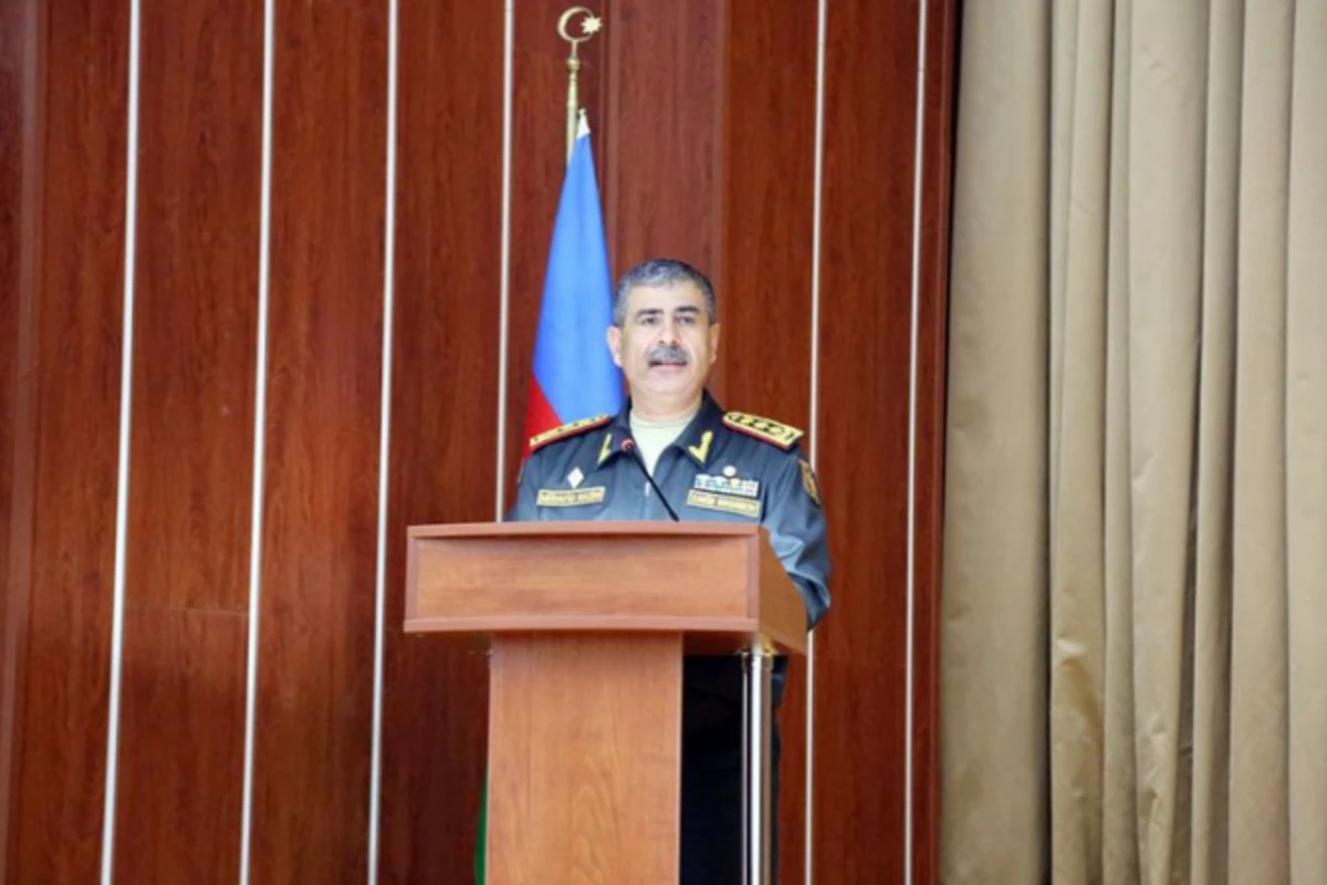 Zakir Həsənov zabitlərə tapşırıq verdi Zakir Həsənov zabitlərə tapşırıq verdi