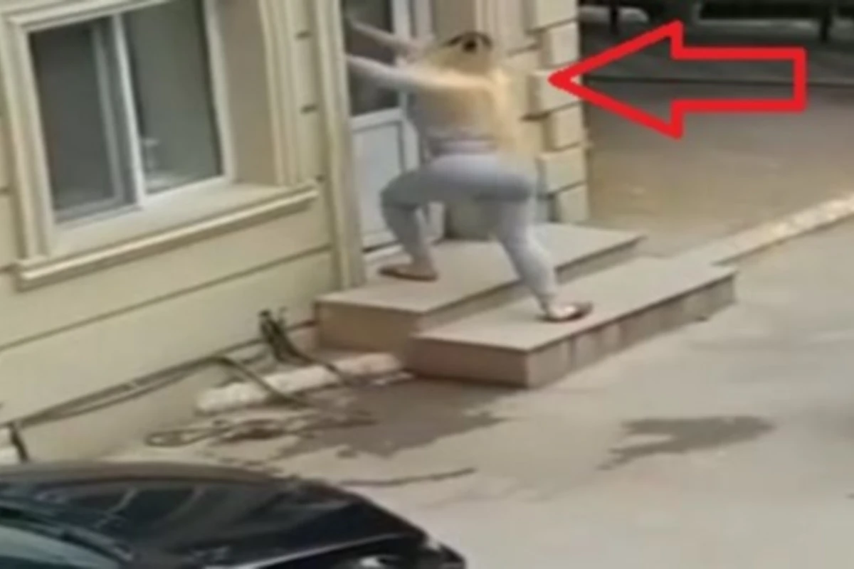 В Баку транссексуал с ножом напал на коменданта (видео)