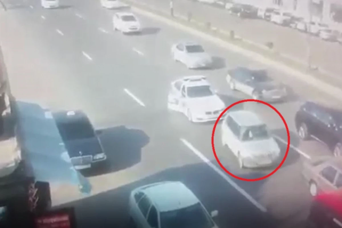 В Баку задержали автохулигана, которого преследовали патрульные автомобили (видео)