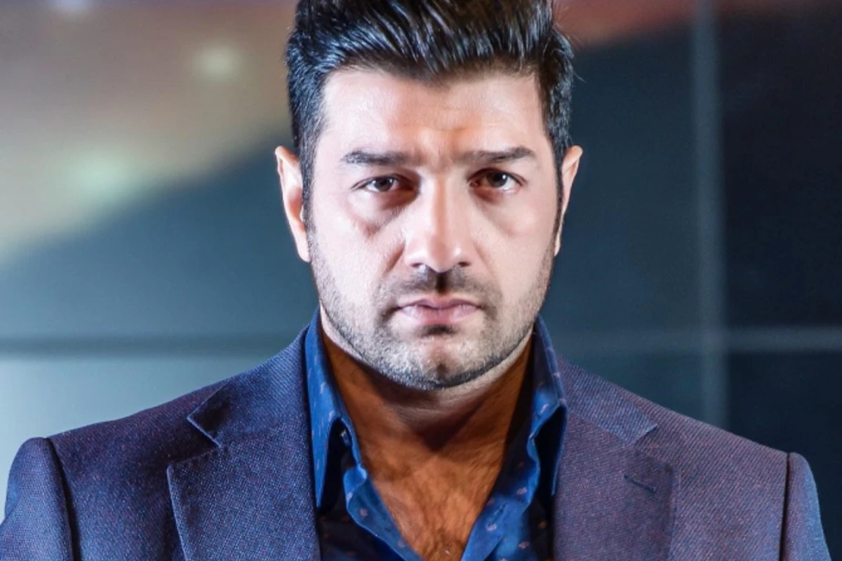 Kənan M.M.-dən 18+ şeir: Ehtiras bu gecə qoy bizi söysün... Kənan M.M.-dən 18+ şeir: Ehtiras bu gecə qoy bizi söysün...