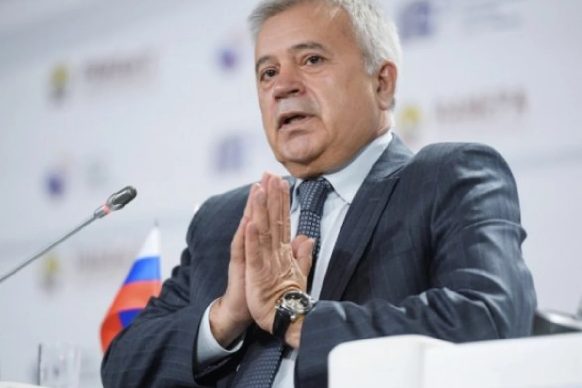 Вагит Алекперов призвал не допускать роста цен на нефть до $150