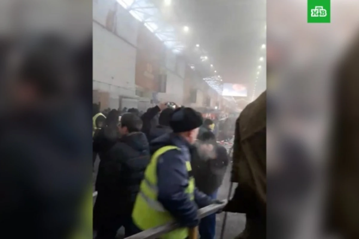 Крупный пожар на рынке азербайджанцев в Москве (видео) Крупный пожар на рынке азербайджанцев в Москве (видео)
