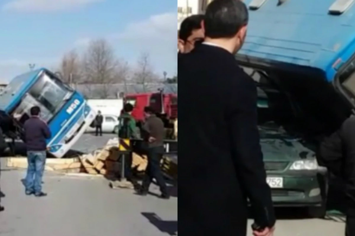 В Баку перевернулся переполненный автобус (видео) В Баку перевернулся переполненный автобус (видео)