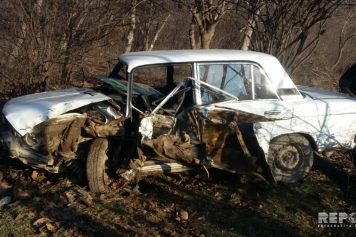 В Азербайджане автомобиль, в котором везли ребенка в больницу, попал в ДТП (фото)