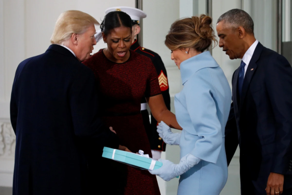 Мишель Обама рассказала, что было в подарке для Меланьи Трамп