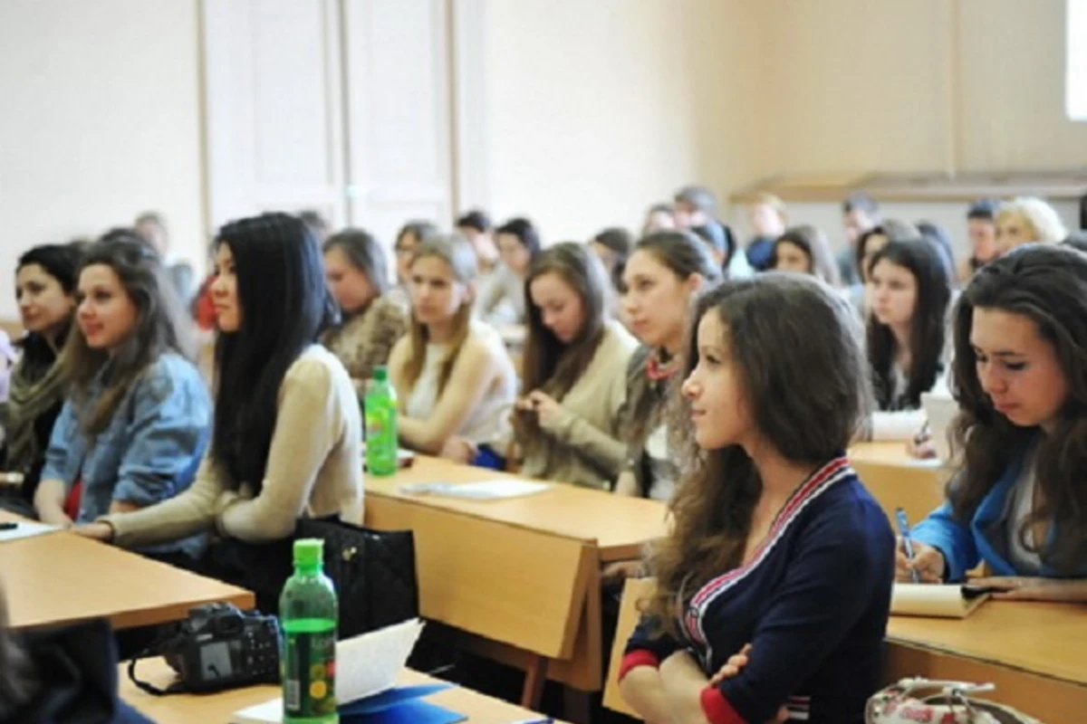 Азербайджанским студентам дали неделю