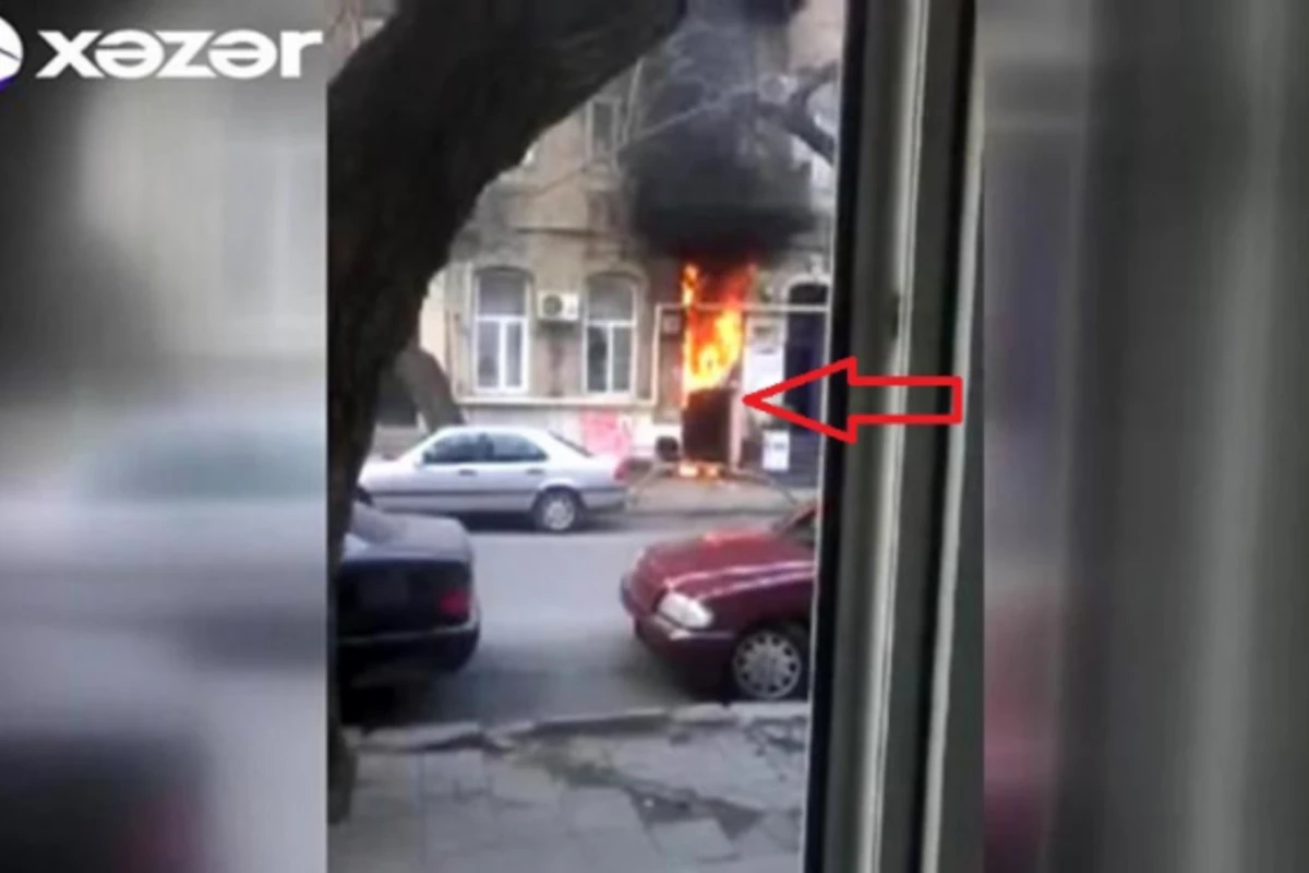 Распространились кадры пожара в Баку, в котором полицейские спасли троих детей (видео)