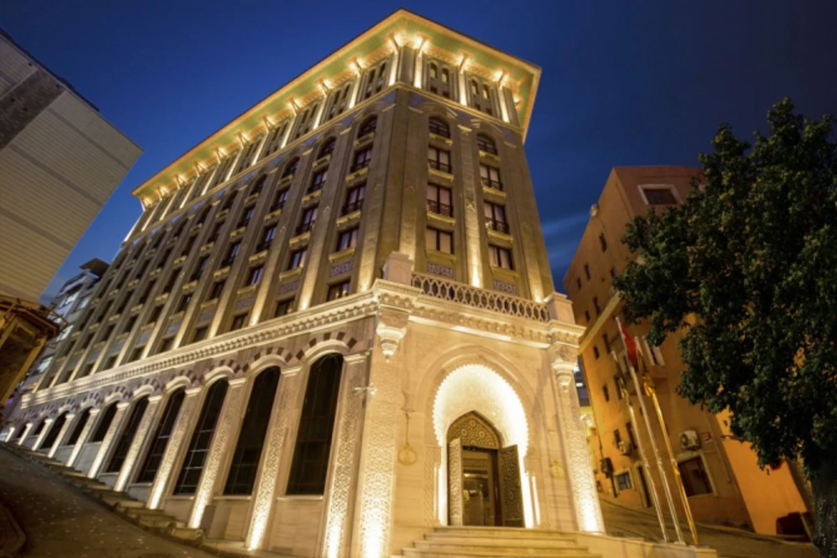 Azərbaycanlı iş adamı Əbu Bəkir 20 milyon dollara hotel alır Azərbaycanlı iş adamı Əbu Bəkir 20 milyon dollara hotel alır
