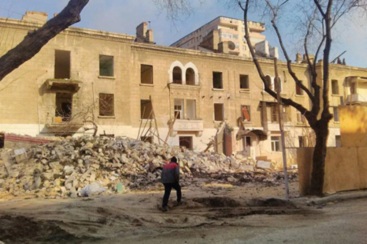 Bakıda bu ünvanda köhnə binalar plana düşdü - söküntü başladı