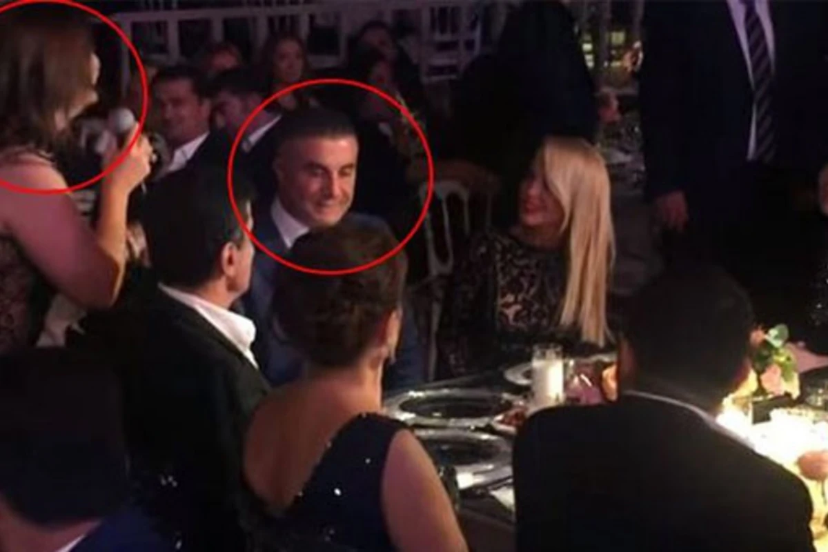 Türkiyənin mafiya lideri Sibel Canı pərt etdi (VİDEO) Türkiyənin mafiya lideri Sibel Canı pərt etdi (VİDEO)