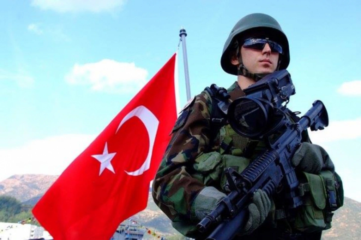 Azərbaycanlı tələbədən türk əsgərlərinə dəstək (VİDEO)