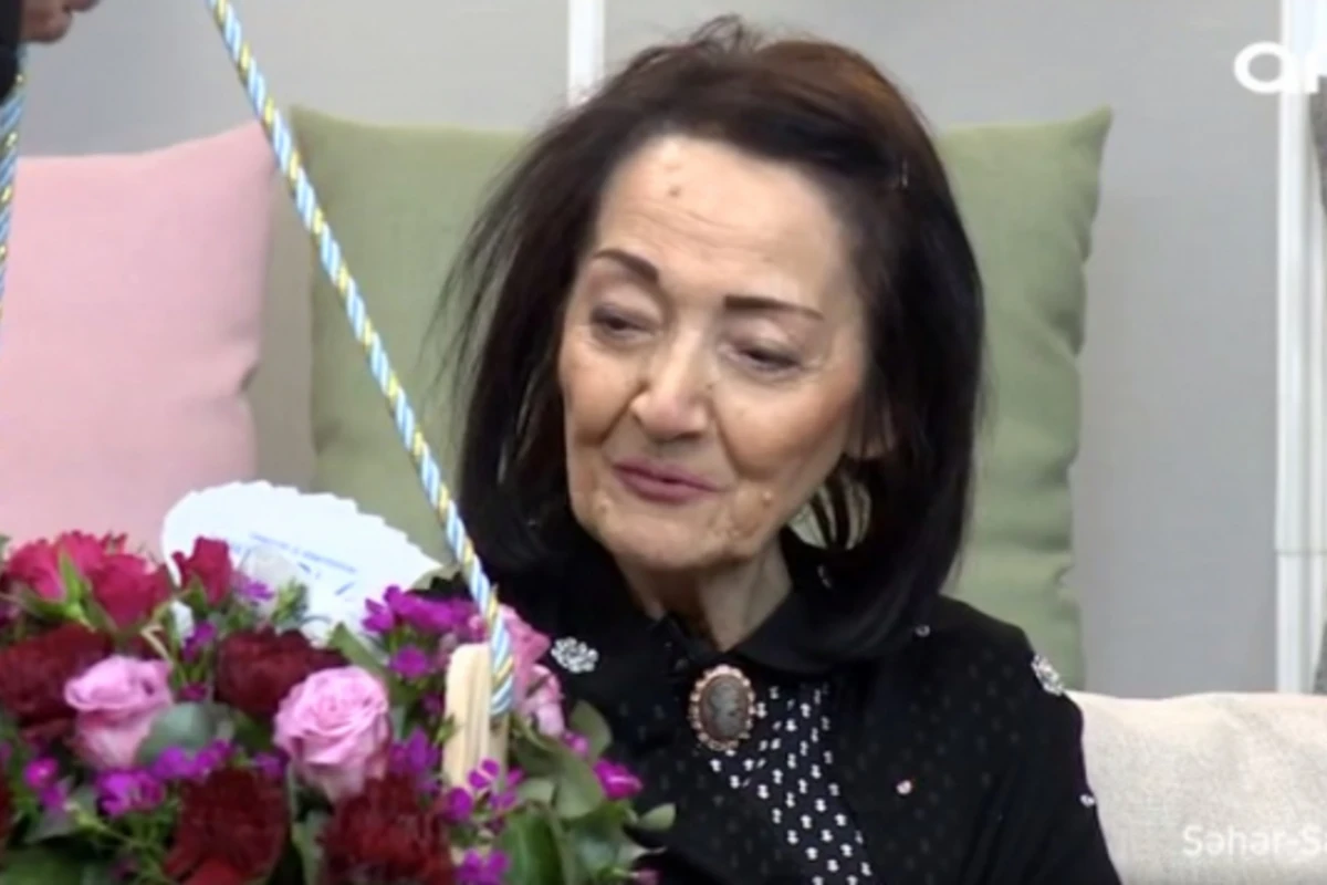 25 il efirdən uzaq düşən xalq artisti efirdə: “Kövrəldim” – VİDEO 25 il efirdən uzaq düşən xalq artisti efirdə: “Kövrəldim” – VİDEO