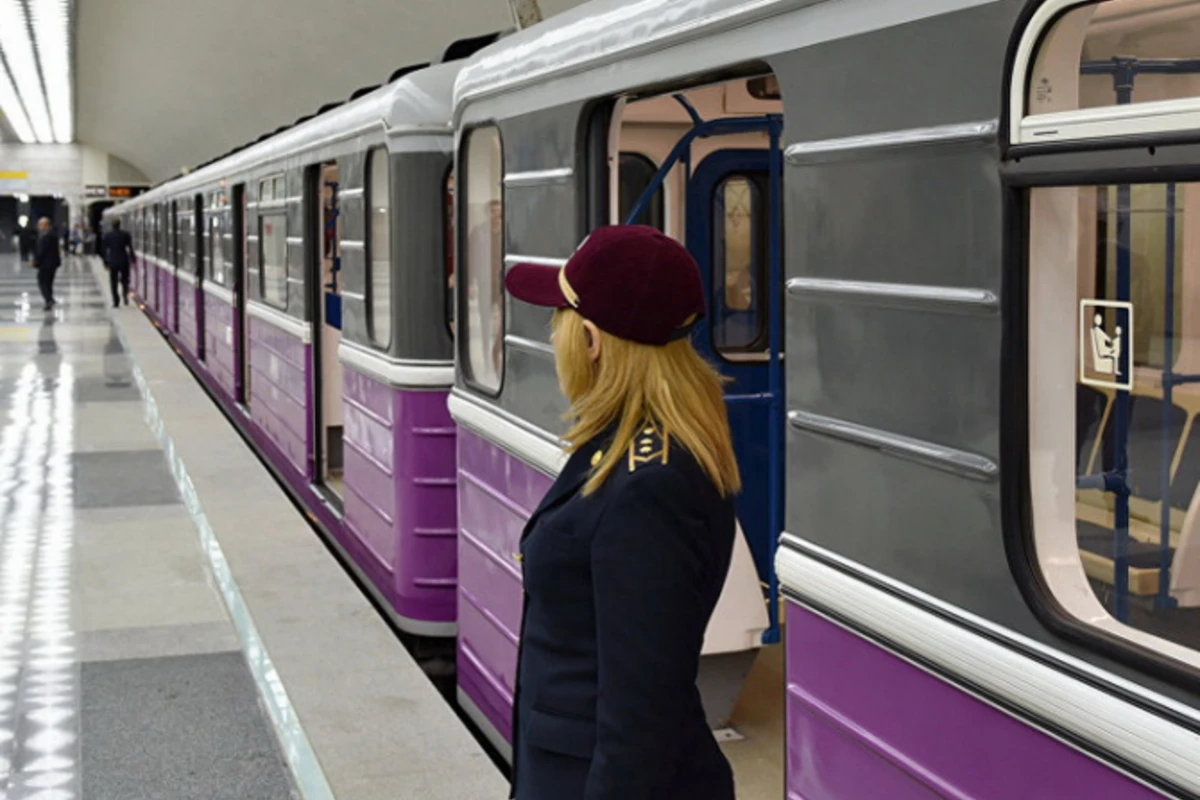 В бакинском метро за это могут оштрафовать на 70 манатов