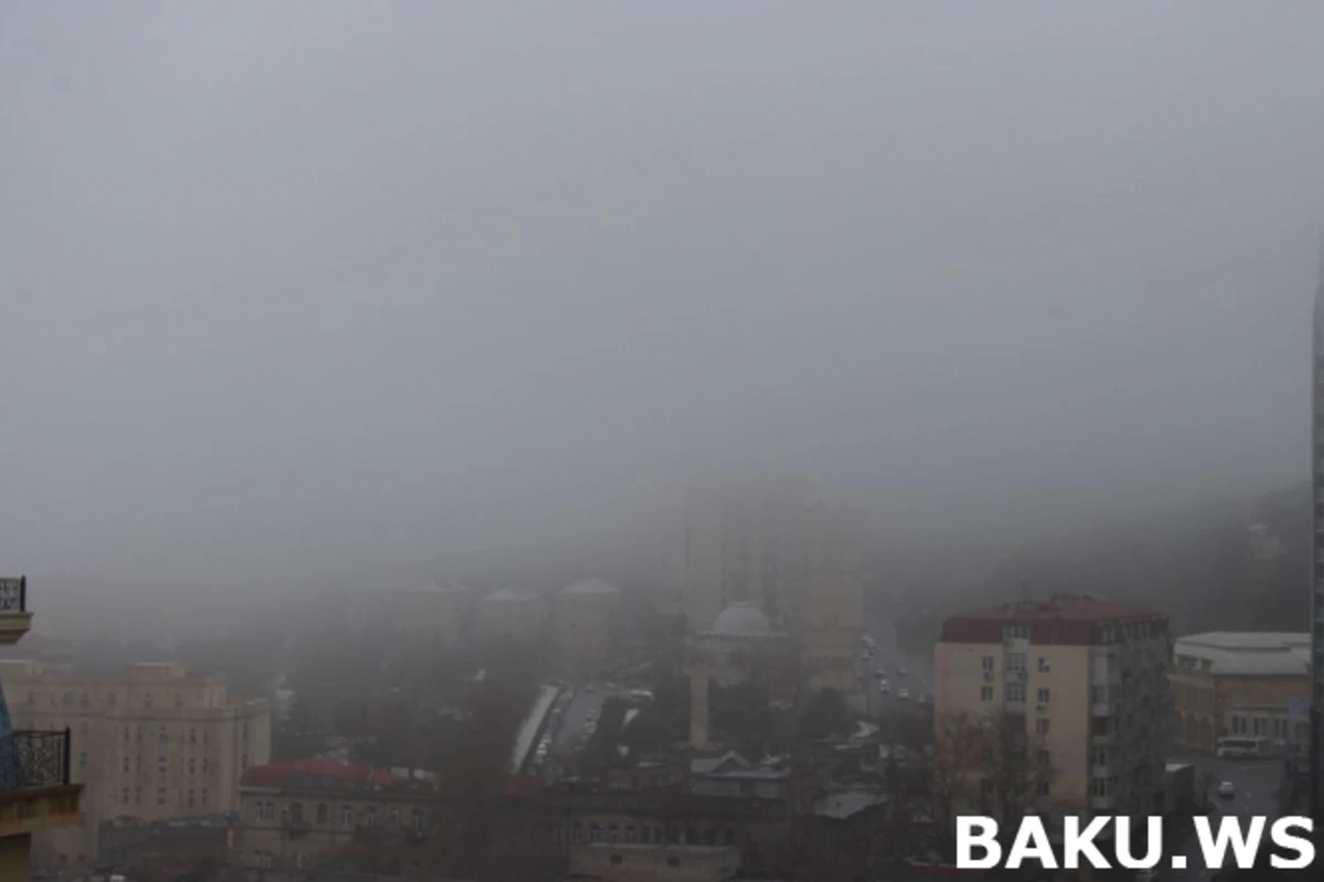 Баку окутал густой туман (фото)
