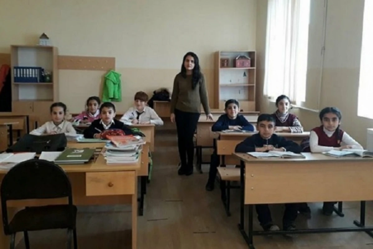 Bakıda dərsə vertolyotla gedən müəllim - FOTO