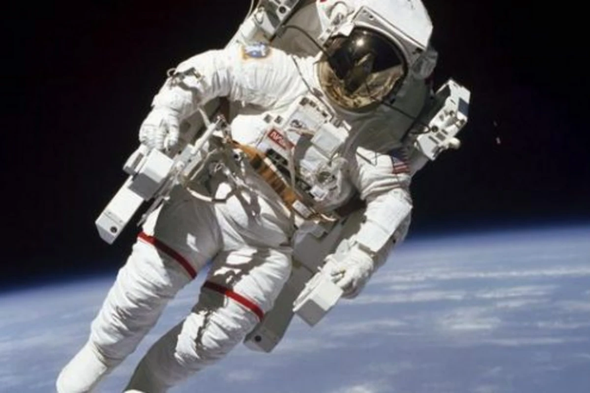 “Tualetdə özümüzü unitaza bağlamalı olurduq” – Astronavt kosmosdakı həyatdan danışır