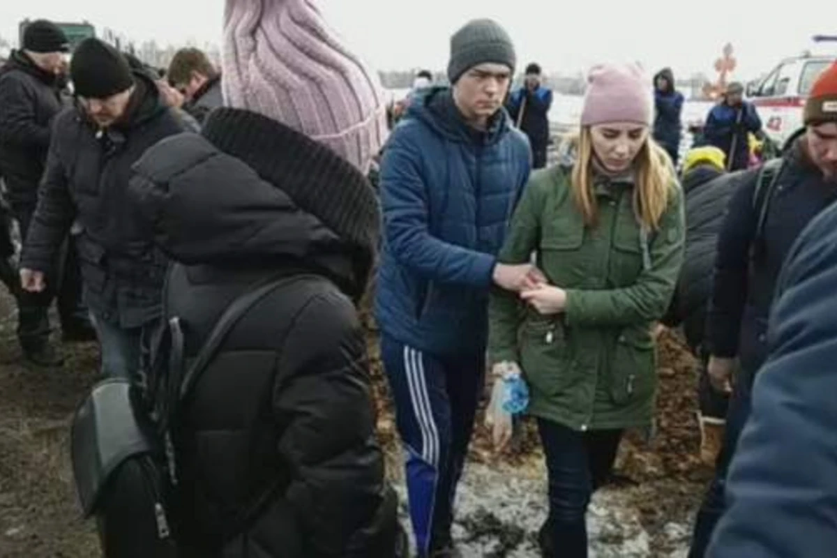 Гумпомощь из Азербайджана раздали пострадавшим в Кемерове (видео)