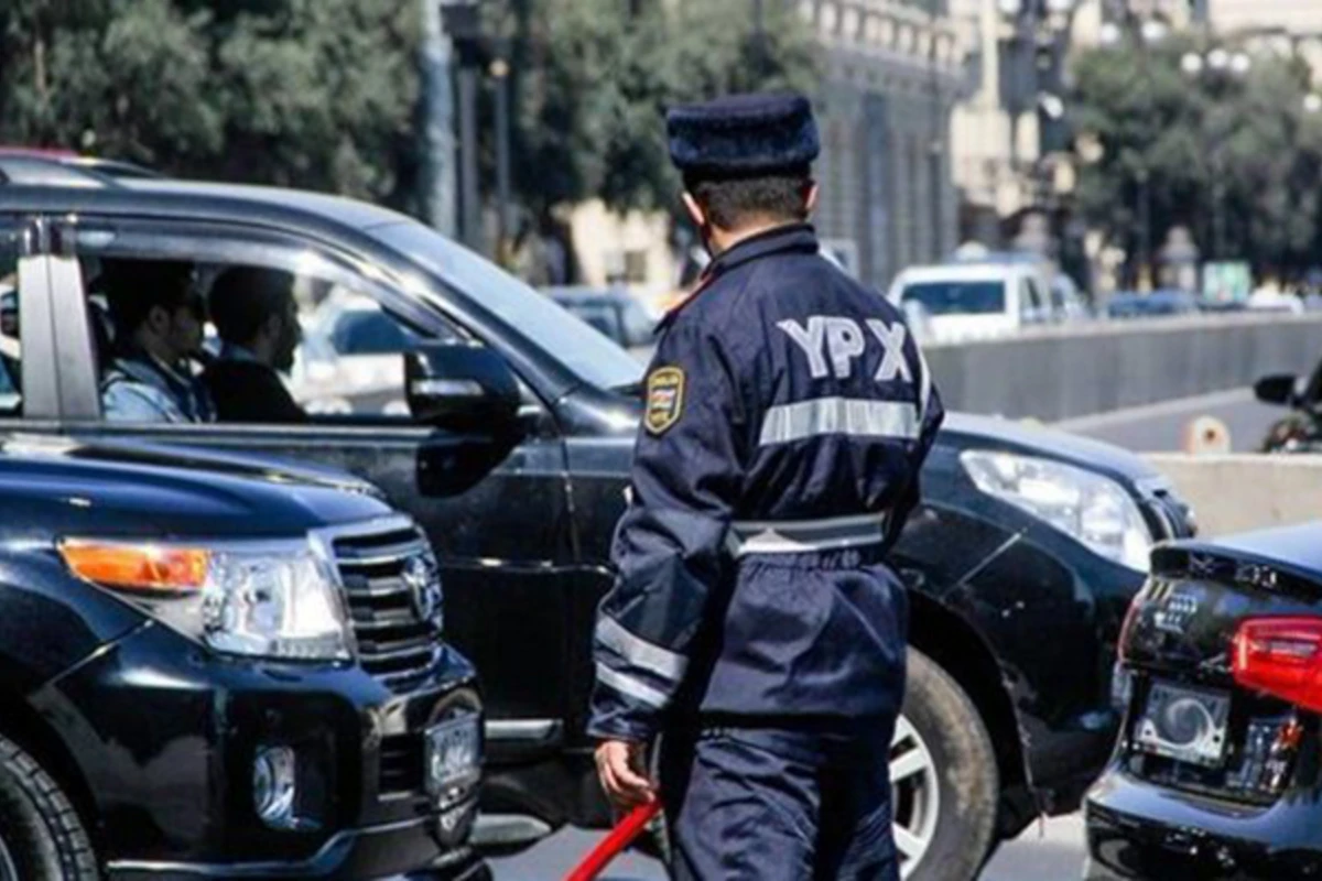Bakıda belə polislər də var - Video Bakıda belə polislər də var - Video