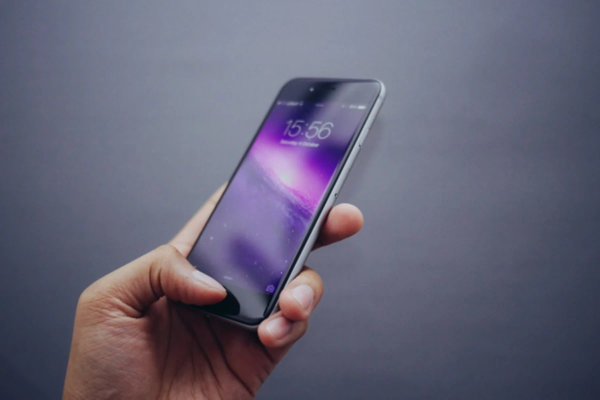 В России резко упали цены на iPhone и Samsung