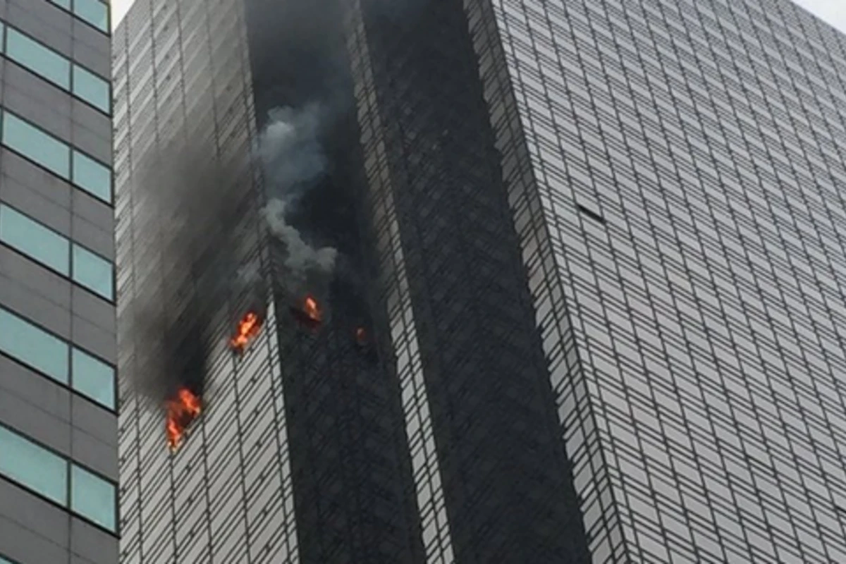 Пожар в небоскребе Trump Tower: погиб один человек (видео)