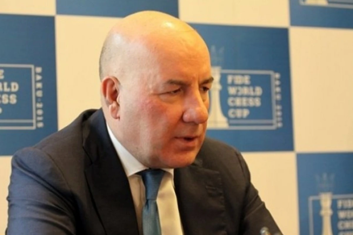 Эльман Рустамов заговорил о девальвации маната