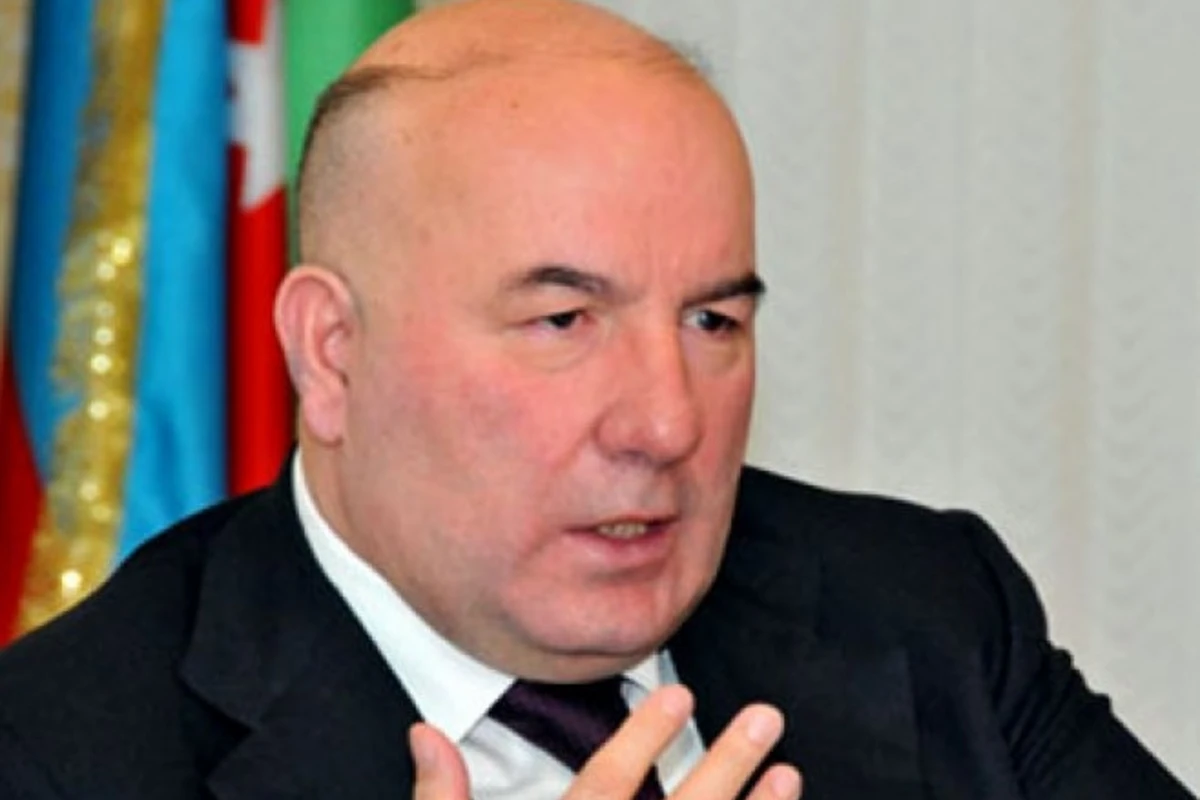 Эльман Рустамов рассказал о вероятности девальвации маната