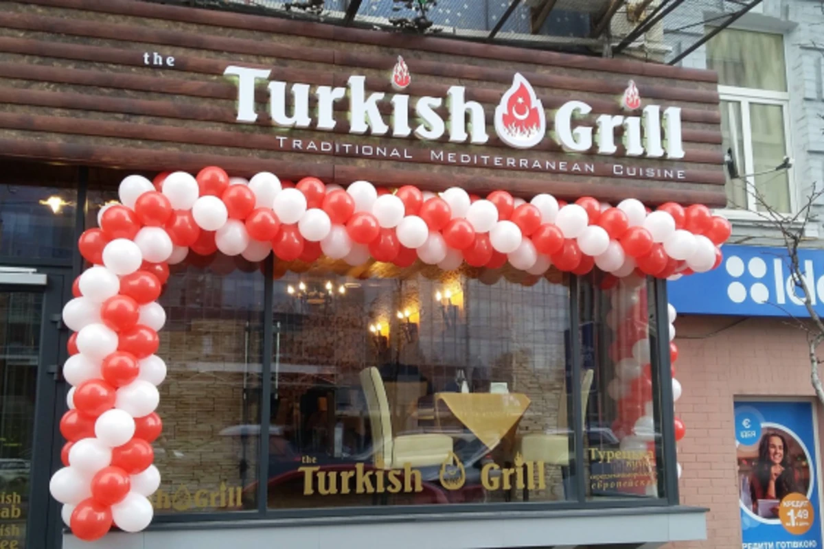 Kiyevdə azərbaycanlılara hücum - türk restoranını dağıtdılar - VİDEO