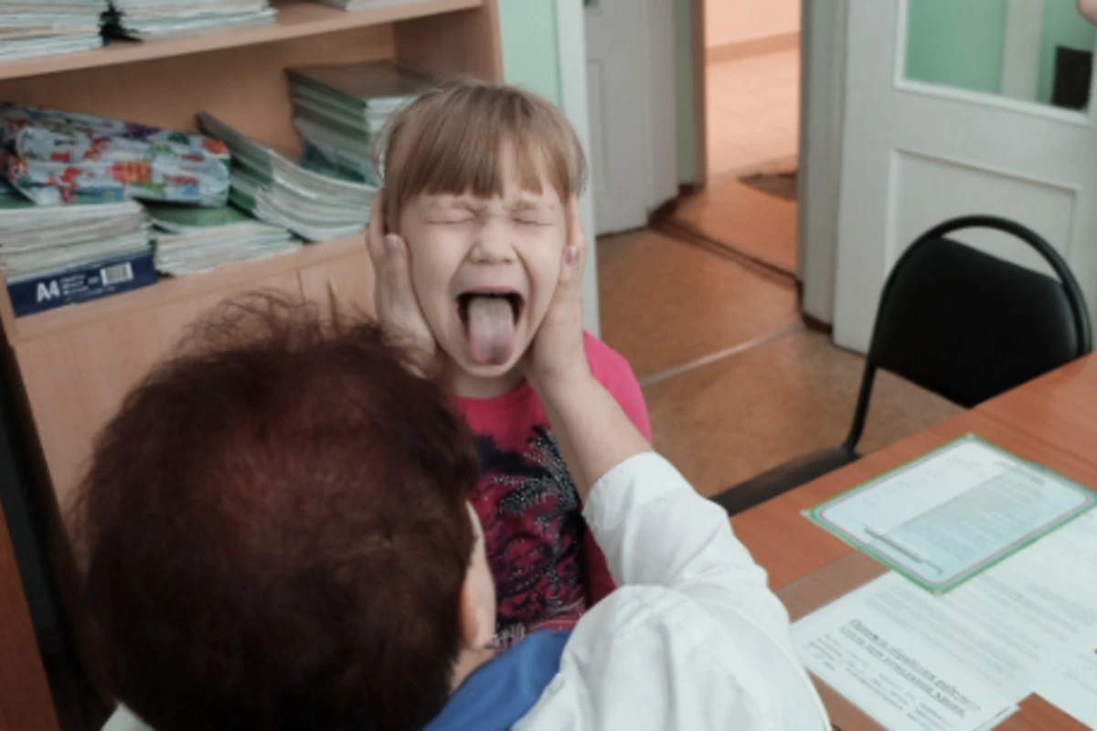 В детском саду воспитательница напоила детей растворителем