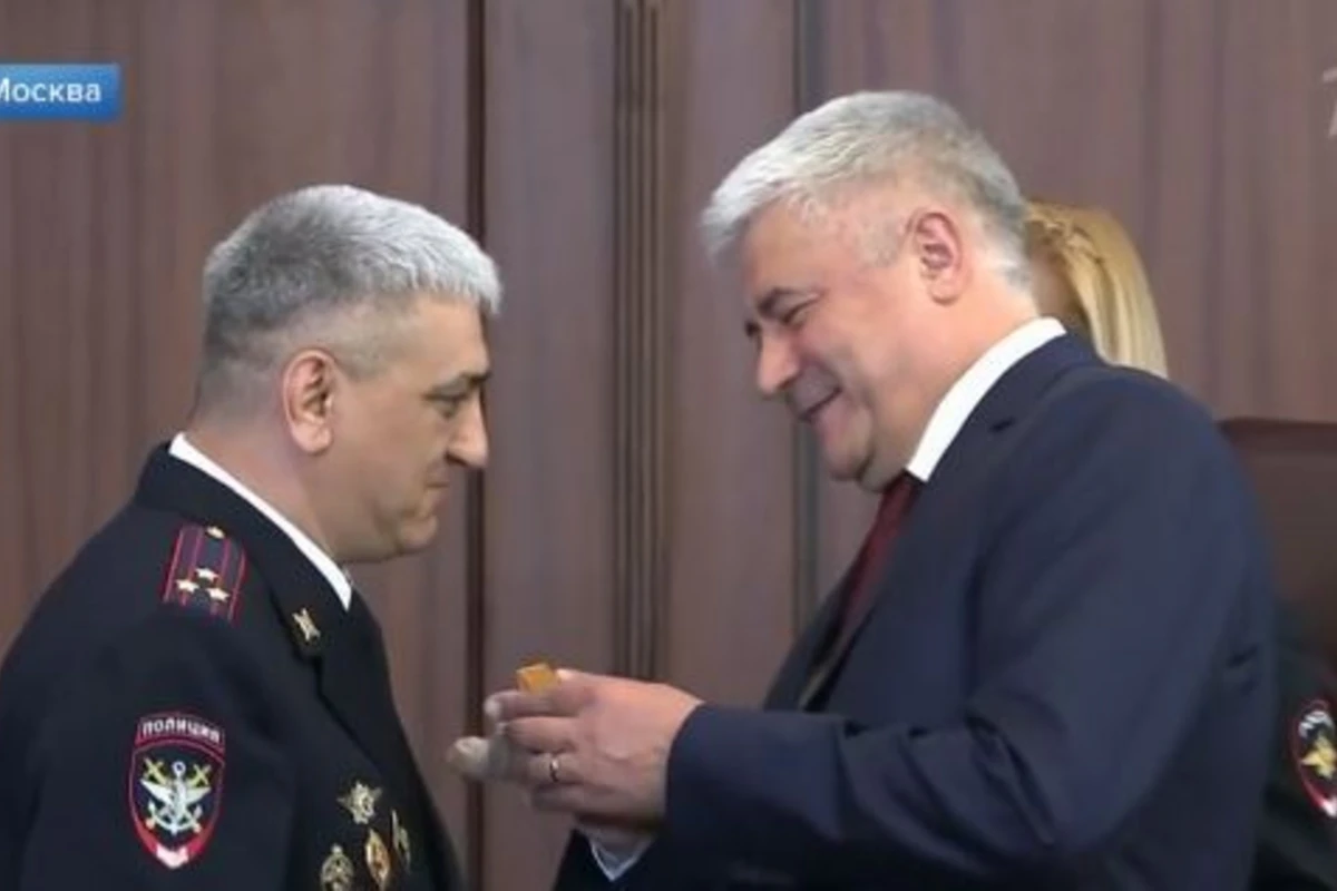 Российский министр наградил азербайджанца, спасшего ребенка (видео)