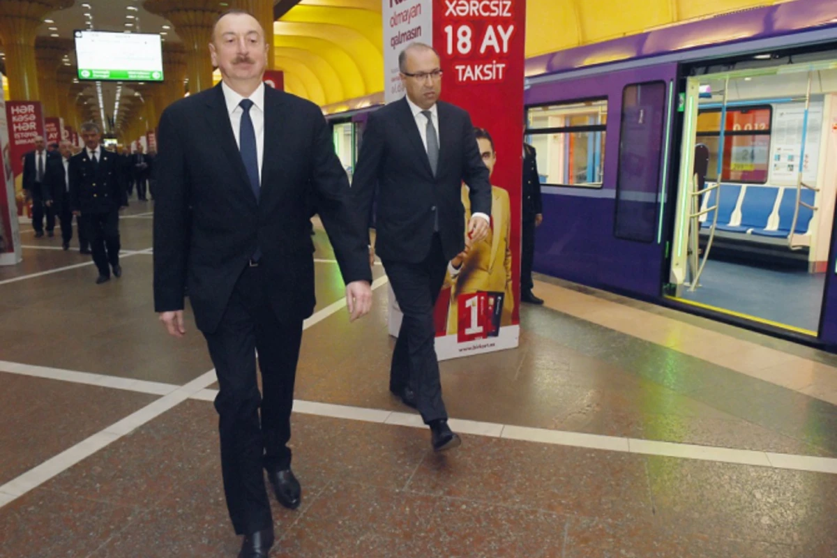 Президент Ильхам Алиев в Бакинском метрополитене (фото)