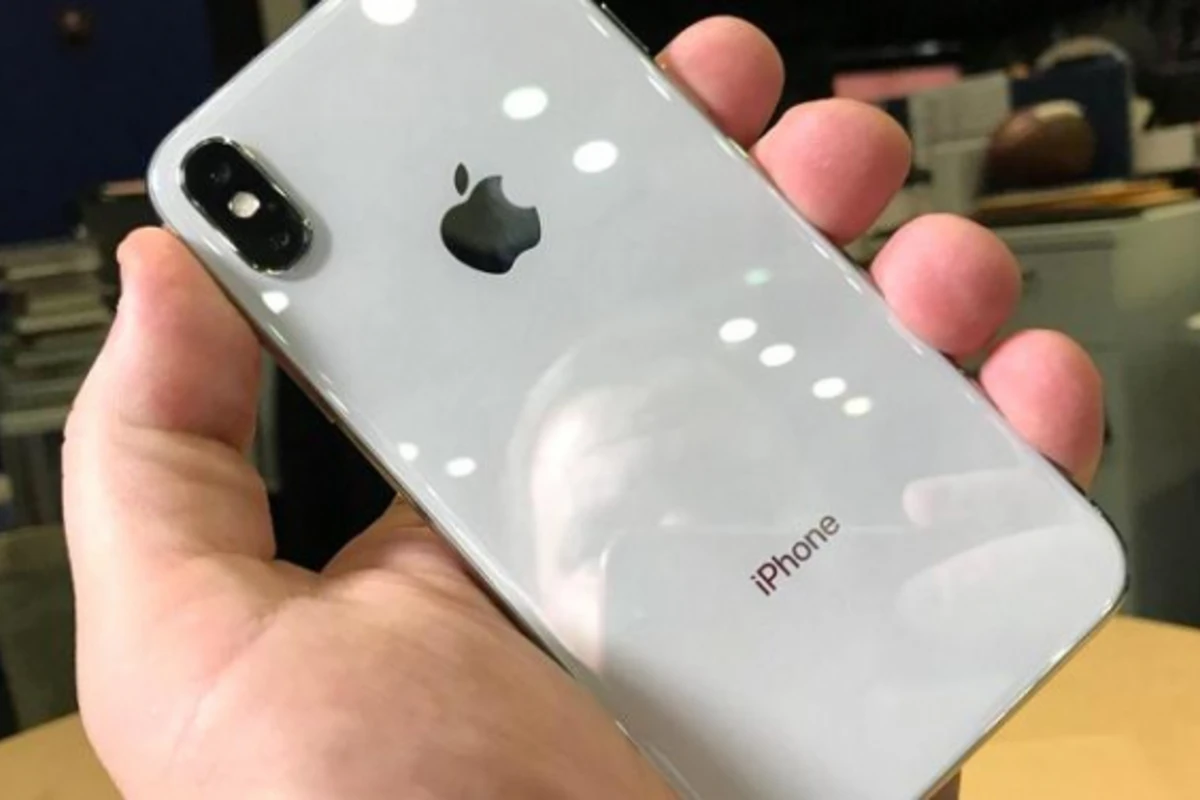 Спрос на iPhone X резко упал