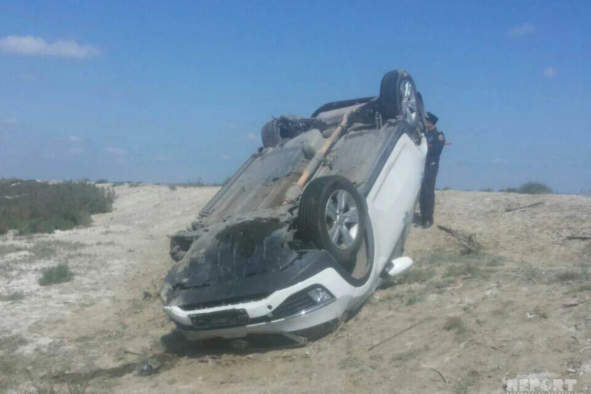 В Азербайджане женщина-водитель совершила аварию, есть погибший и раненые (фото)