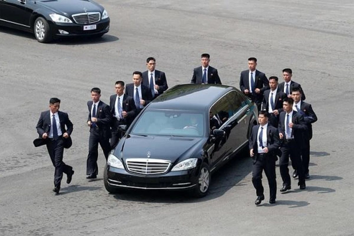Kim Çen Inın 12 cangüdəni - FOTO Kim Çen Inın 12 cangüdəni - FOTO