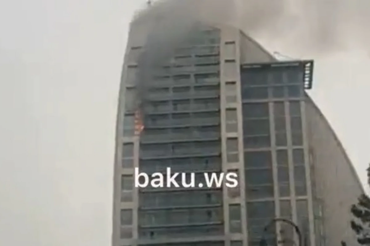 Bakıda “Tramp Tower” kimi tanınan binada yanğın (VİDEO)