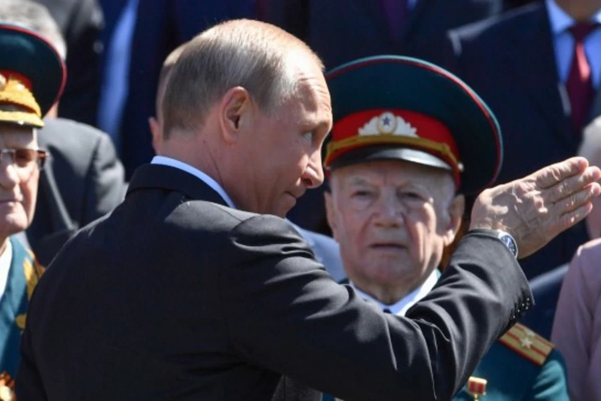 Путин спас ветерана от рук охраны на Параде Победы (видео)
