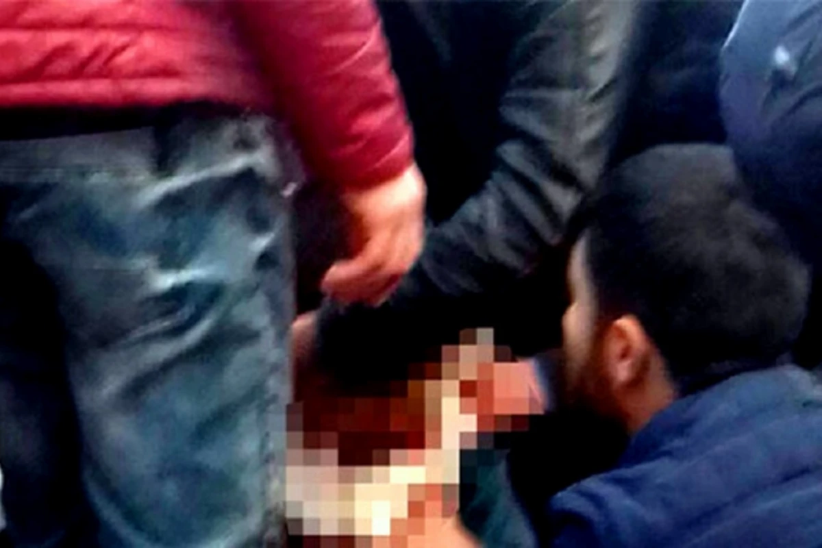 Taksi sürücülərinin müştəri davası qanlı dava ilə bitdi: yaralanan var Taksi sürücülərinin müştəri davası qanlı dava ilə bitdi: yaralanan var