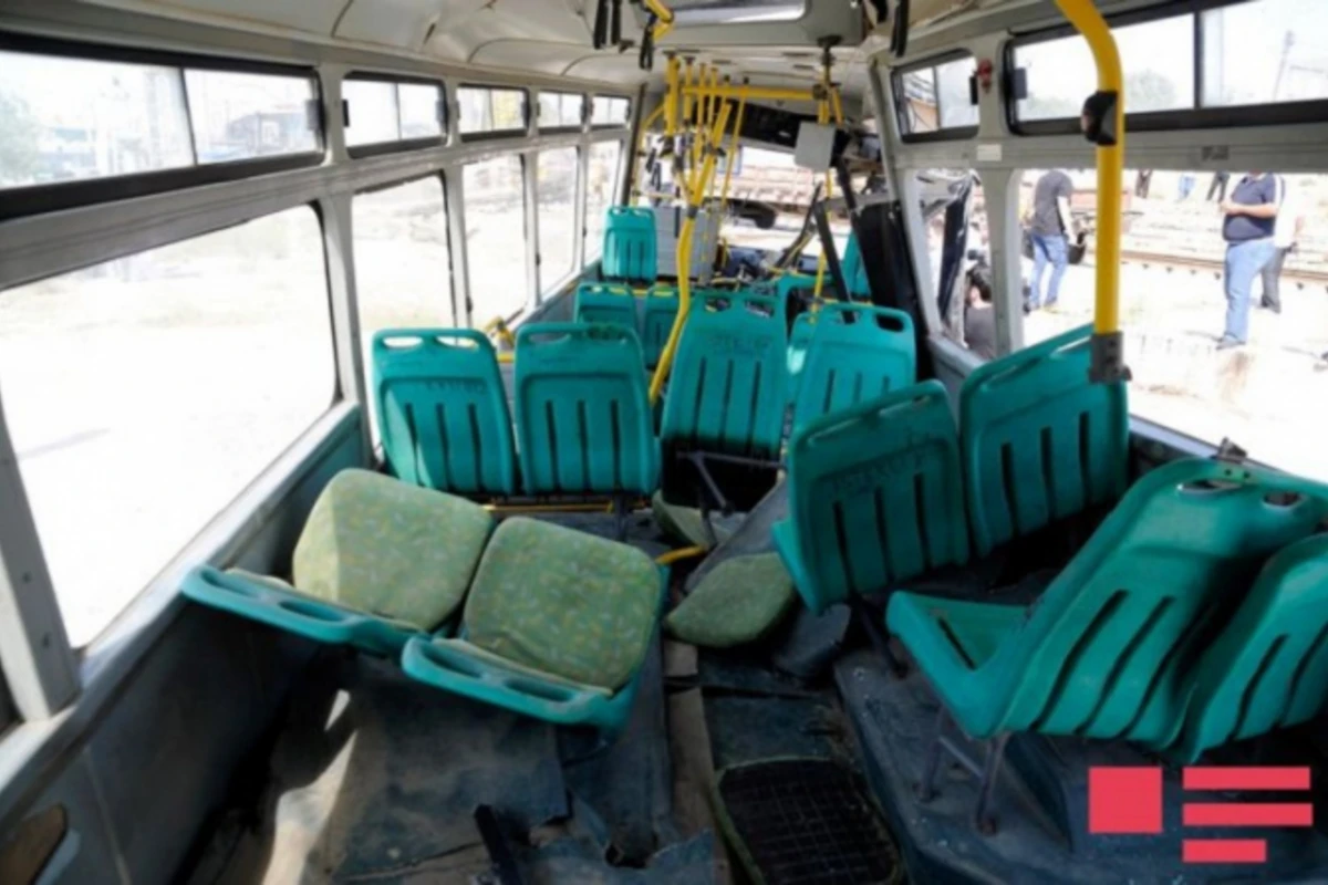 Mingəçevirdə marşrut avtobusu traktorla toqquşub, yaralananlar var Mingəçevirdə marşrut avtobusu traktorla toqquşub, yaralananlar var