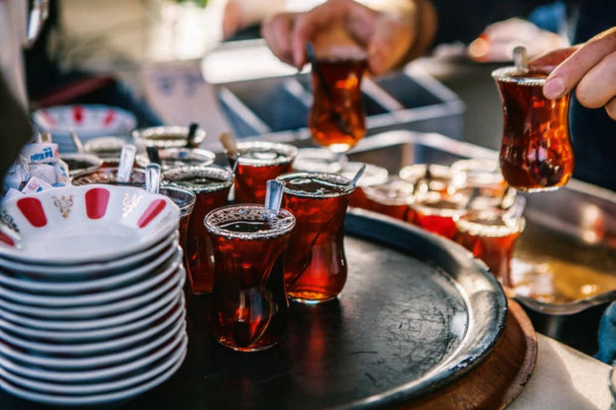Çay içmək faydalıdır ya zərərli? - Yeni araşdırma bilinənləri alt-üst etdi Çay içmək faydalıdır ya zərərli? - Yeni araşdırma bilinənləri alt-üst etdi
