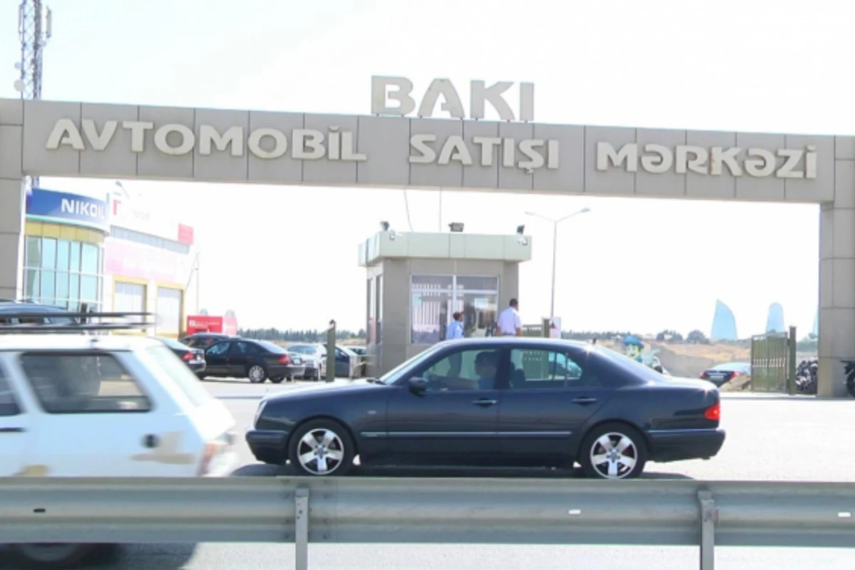 Bazarda maşınlar od qiymətinə - BMW 325 22 000, Ford 22 500 AZN (VİDEO)
